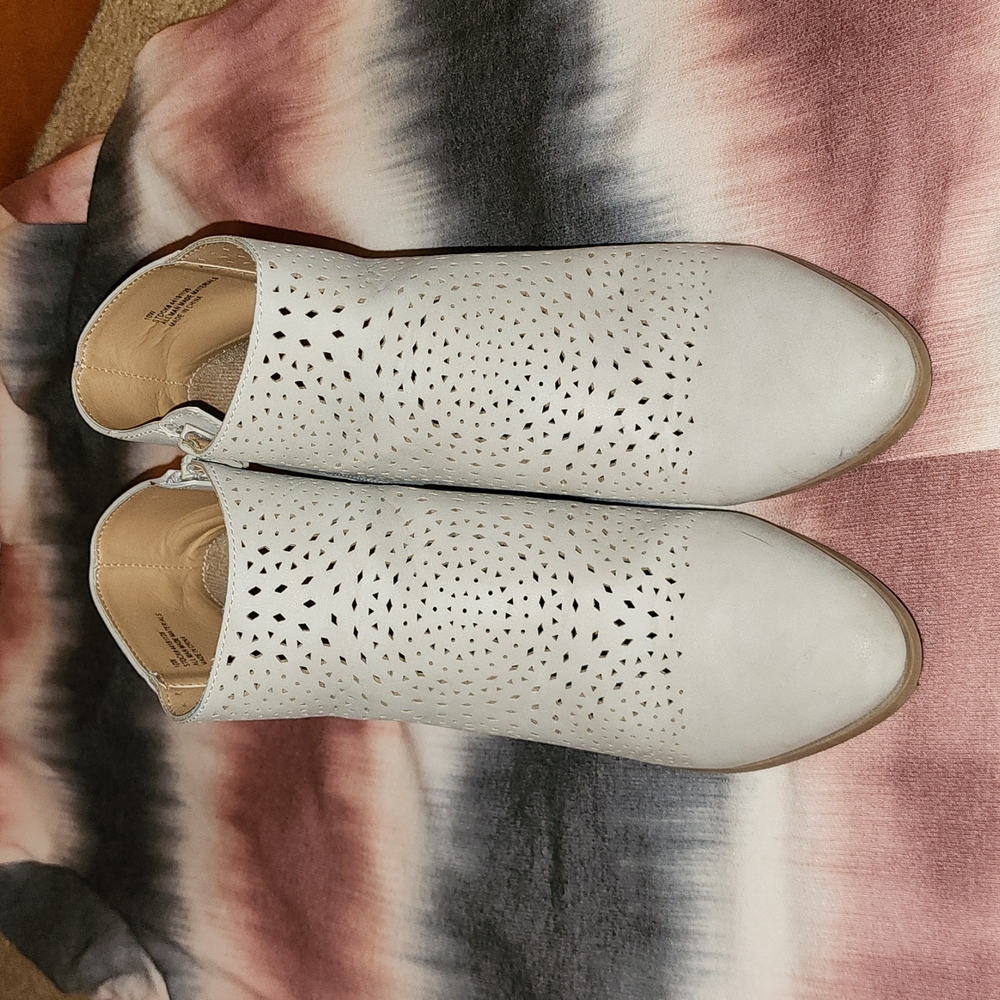 Booties - Picture 5 of 7